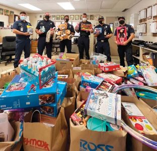 Wailea association collects toys for kids